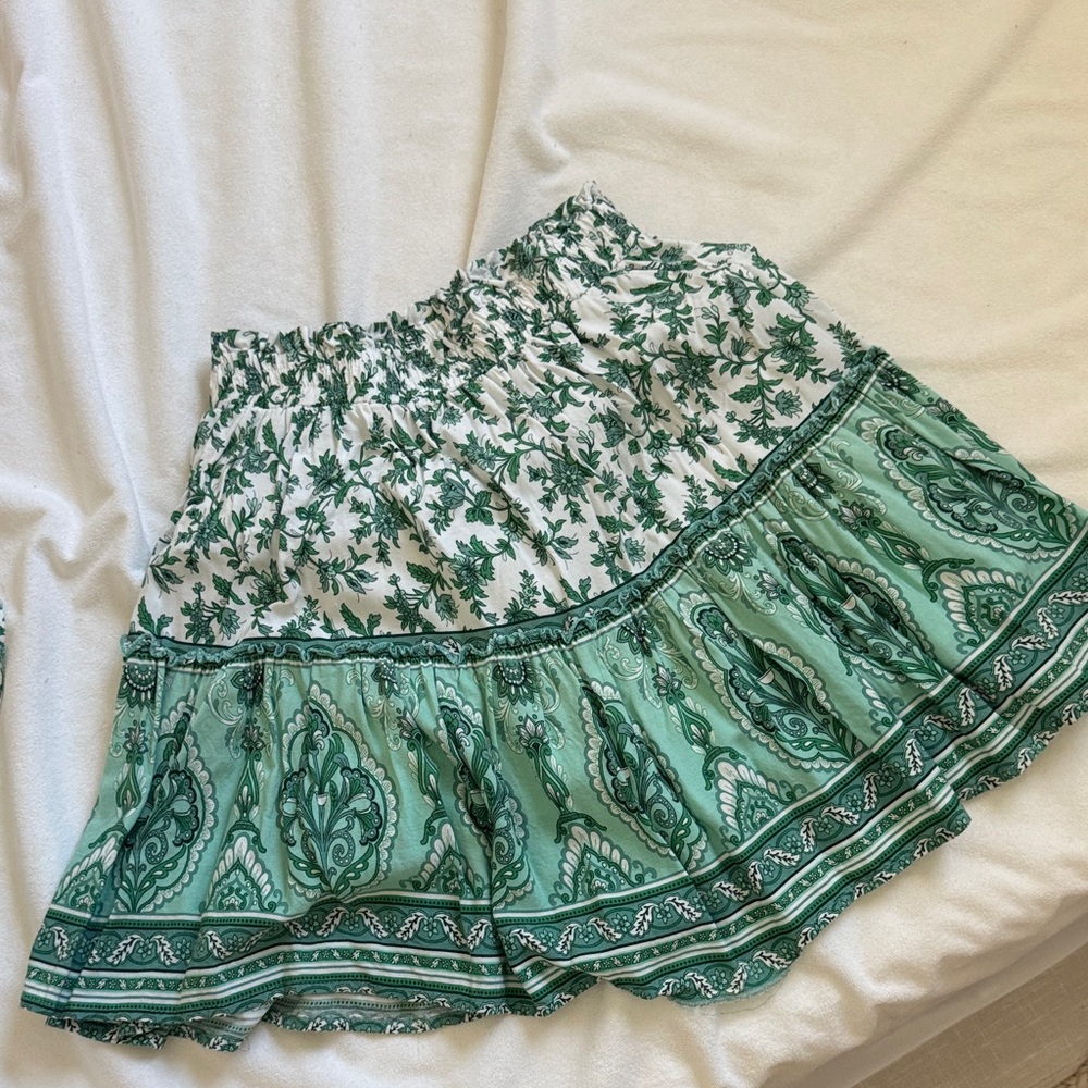 Green Patterned Two-Piece Set - Picture 3 of 3